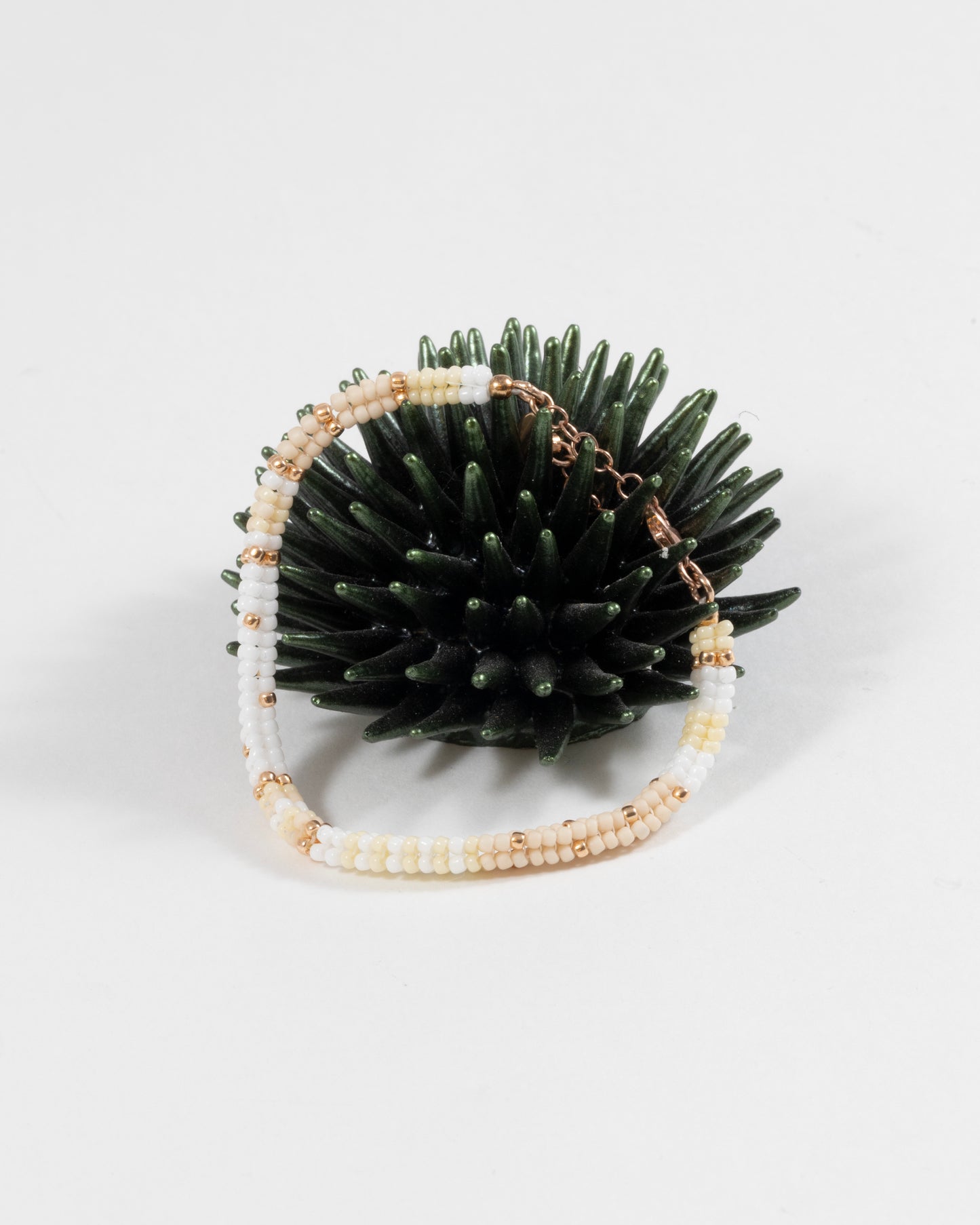 Bracciale Amy con Perline Beige e Bianche