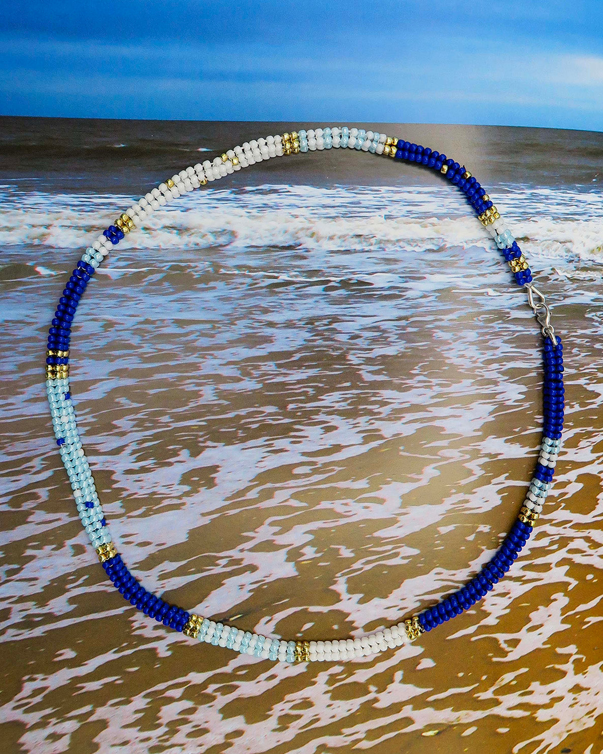 Bracciale Jona con Perline Azzurre e Bianche